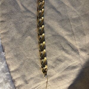 Chic Gold Heart Bracelet